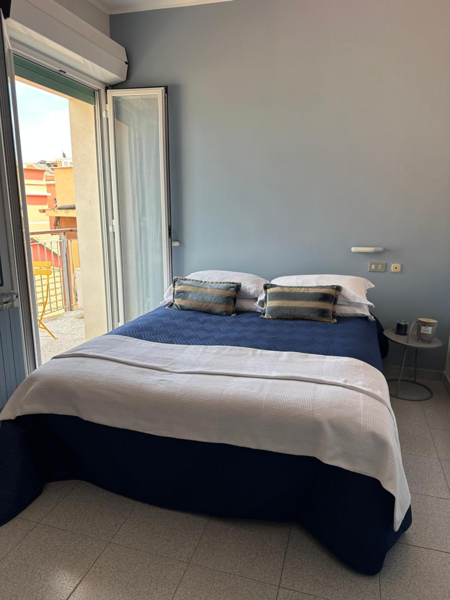 Hotel Mambo Laigueglia Bagian luar foto